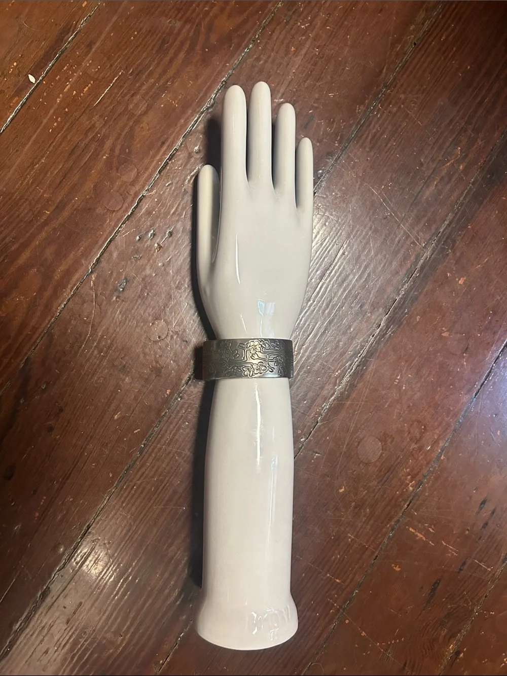 Salisbury wide cuff